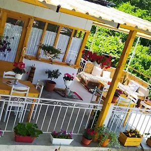 Tearra Pensjonat Gjirokastra